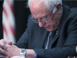Bernie Sanders aparece respaldado por 47 por ciento, ambos candidatos se encuentran virtualmente empatados. AP / E. Vucci
