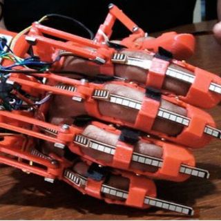 Politécnico crea exoesqueleto para descifrar lenguaje de señas