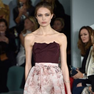 Óscar de la Renta experimenta con modelos de piel