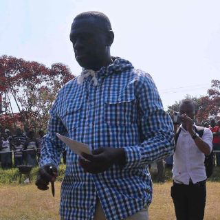 Liberan a candidato opositor en Uganda durante elección