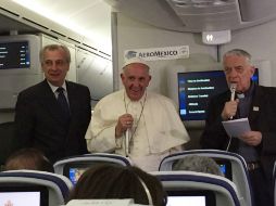 Francisco respondió durante 45 minutos a doce preguntas formuladas por 76 periodistas que viajaron con él. NTX / A. Beltramo