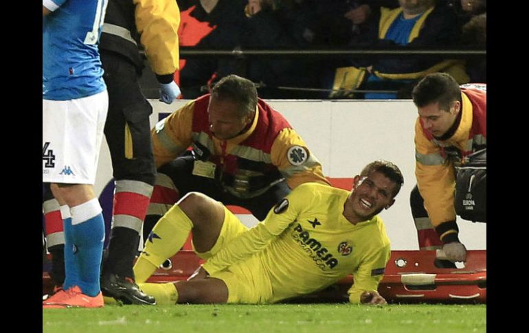 El mexicano cayó lesionado al minuto 30, con una rotura fibrilar será baja por un tiempo. EFE / D. Castelló