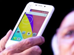 El smartphone tiene pantalla de cuatro pulgadas de 960 por 540 píxeles, 1 GB de memoria RAM y 8 GB de memoria interna. AP / S. Das