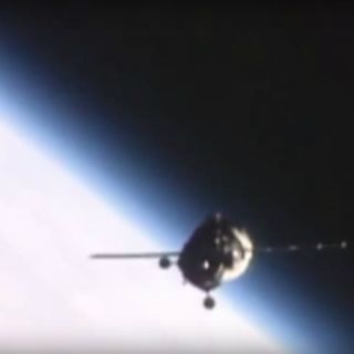 Captan 'extraño' objeto siguiendo a la Estación Espacial Internacional