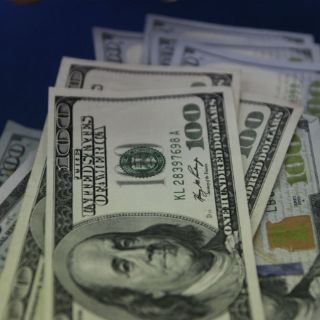 El dólar cierra en 18.50 pesos a la venta en bancos capitalinos