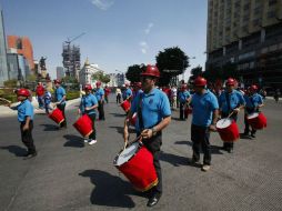 Los manifestantes caminan desde la sede del Sindicato Nacional de Trabajadores Mineros hasta la sede de Gobernación. SUN / Y. Xolalpa