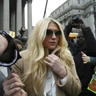 Kesha pierde querella para liberarse de un contrato