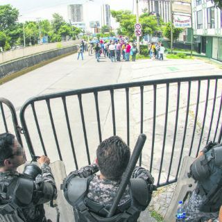 Reinstalan a la tercera parte de los policías desarmados