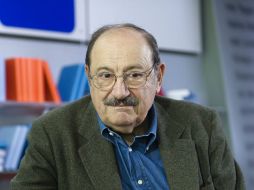 Fotografía de Eco durante su participación en la Feria del Libro de Frankfurt, en el 2011. EFE / A. Burgi