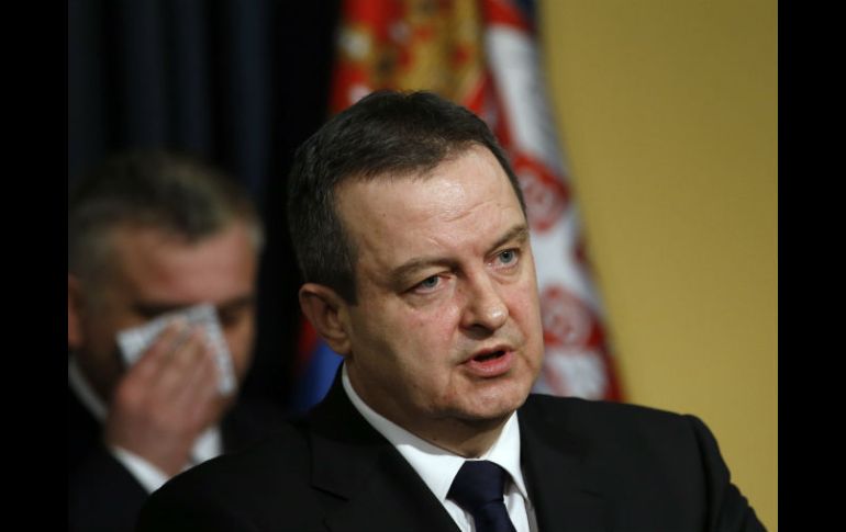 El ministro de Asuntos Exteriores serbio, Ivica Dacic, durante la rueda de prensa. AP / D. Vojinovic