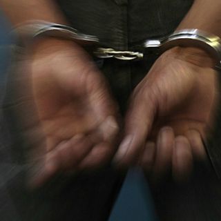 Encarcelan a escritor en Egipto por describir escenas sexuales