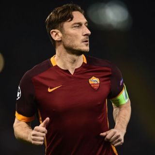 Spalletti aparta a Totti de la concentración de la Roma