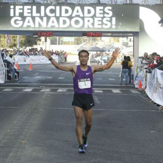 Juan Luis Barrios, bicampeón del Medio Maratón de Guadalajara