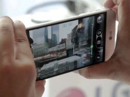 Cuenta con 'amigos' como una cámara de 360 grados, lentes de realidad virtual e incluso un robot. AP / B. Matthews