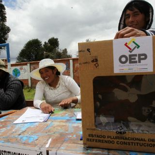 Comienzan a cerrar mesas electorales en referendo sobre reelección en Bolivia