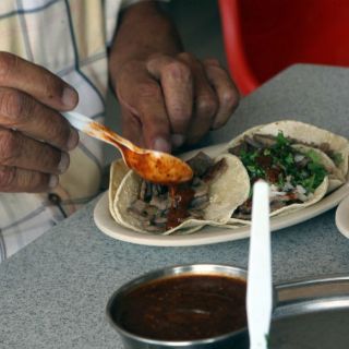 Malos hábitos alimenticios pueden derivar en gastritis