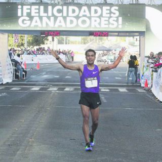 Juan Luis Barrios, bicampeón del 21K tapatío