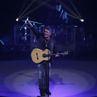 Alejandro Sanz interrumpe concierto para defender a mujer