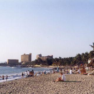 Descartan marea roja y contaminación en playas de Jalisco