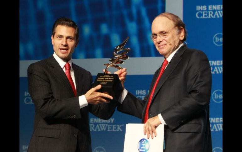 El Mandatario agradeció el reconocimiento 'IHS Global Lifetime'. EFE / D. Prieto