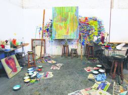 Roberto Rébora abrió a EL INFORMADOR las puertas de su taller para conocer la forma en que plasma sus ideas en las obras. EL INFORMADOR / E. Barrera