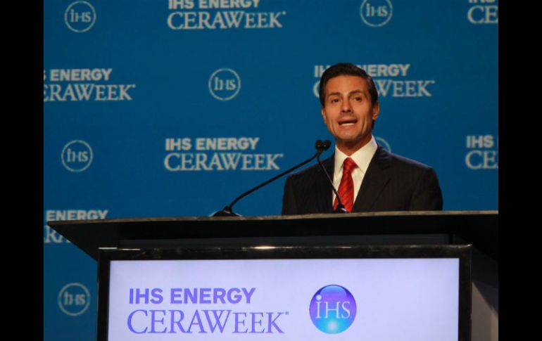 Enrique Peña Nieto durante la inauguración de la conferencia energética internacional IHS CERAWEEK celebrada ayer. EFE / D. Prieto