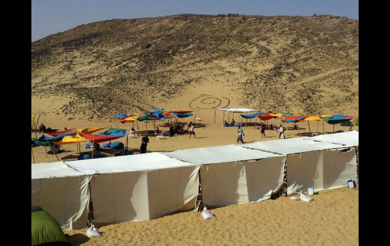 La nueva tumba, que está ubicada al sur de la pirámide del faraón Sesostris I, está excavada en la roca. EFE / M. Villén