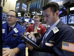Los principales indicadores neoyorkinos reportaban bajas durante los primeros minutos de este martes. AP / R. Drew