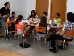 Además de la atención multidisciplinaria, los niños reciben talleres, actividades, terapias grupales y charlas psicoeducativas. FACEBOOK / Consulta Externa