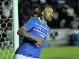 Matías Vuoso anota de penalti el 3-0. SUN / C. Mejía