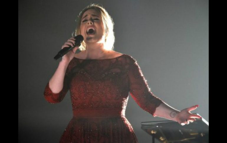 Adele es candidata a cuatro premios, incluyendo el de mejor artista femenina. EFE / ARCHIVO