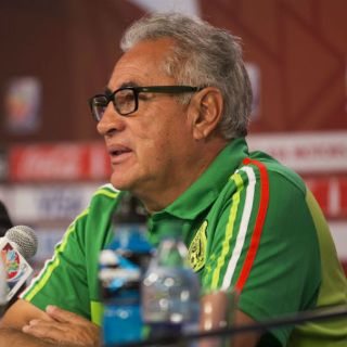 Leonardo Cuéllar espera decisión sobre permanencia