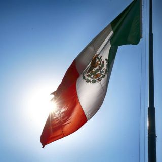 Celebran en Twitter el Día de la Bandera