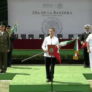 Peña Nieto encabeza ceremonia por Día de la Bandera