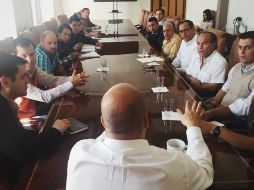 Alfaro sostuvo una reunión con locatarios del Mercado Corona la mañana de este miércoles. FACEBOOK / Enrique Alfaro Ramírez