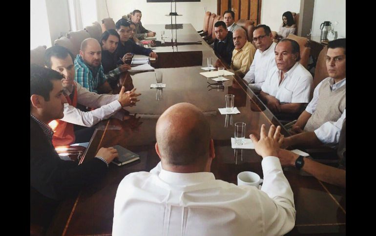 Alfaro sostuvo una reunión con locatarios del Mercado Corona la mañana de este miércoles. FACEBOOK / Enrique Alfaro Ramírez