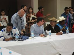 Castro Reynoso se reunió con autoridades tradicionales y agrarias para validar las obras y proyectos. TWITTER / @SEDISOCIAL