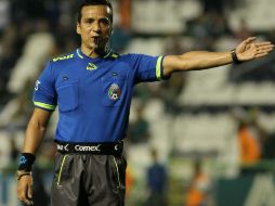 Para el partido de Chivas y Xolos fue designado el silbate Miguel Ángel Flores. MEXSPORT / ARCHIVO