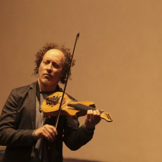 Tracy Silverman ofrece íntima velada