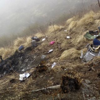 Recuperan los 23 cadáveres del avión siniestrado en Nepal