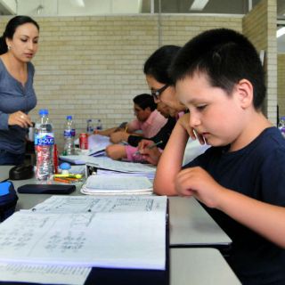 Niño de nueve años termina de forma destacada diplomado en UNAM