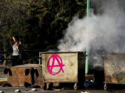 Por la mañana, encapuchados bloquearon uno de los accesos vehiculares a la Ciudad Universitaria. SUN / F. Ramírez