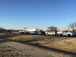 El atacante era un empleado de la fábrica, en una pequeña localidad de Kansas. AP / KWCH-TV