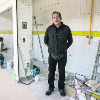 Menudero alista 'libro' y 'callo' para volver a vender en el Mercado Corona