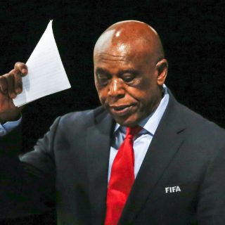 Aspirante sudafricano retira candidatura a presidencia de FIFA