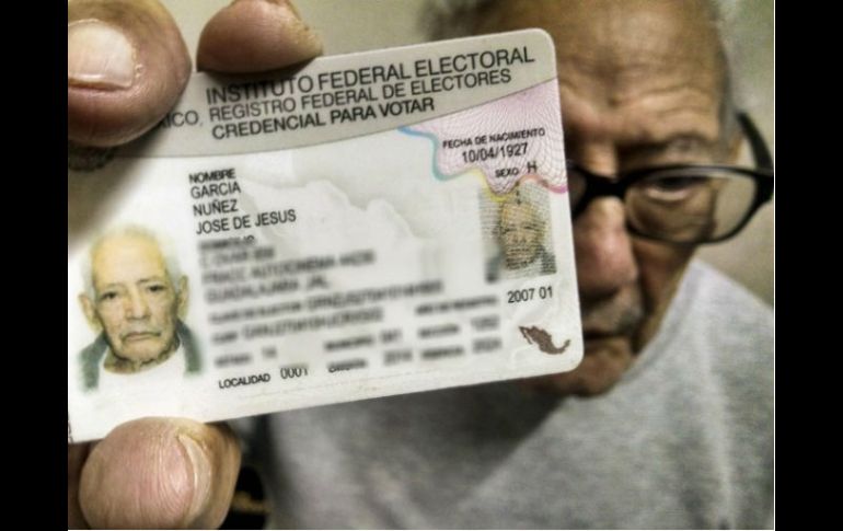 Las instituciones podrán verificar si el solicitante de algún servicio es el dueño de la credencial de elector. EL INFORMADOR / ARCHIVO