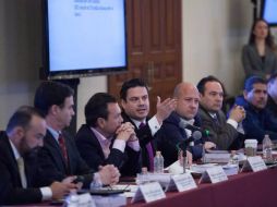 Durante la reunión, Aristóteles Sandoval plantea la posibilidad de realizar un estacionamiento en Periférico y Laureles. TWITTER / @AristotelesSD