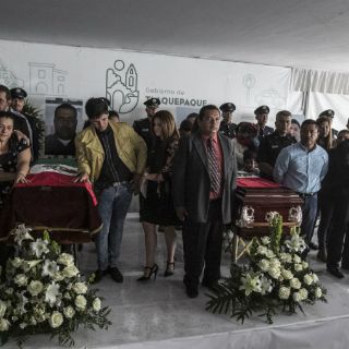 Rinden homenaje a policías de Tlaquepaque asesinados