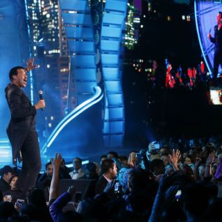 Lionel Richie hace vibrar al público en Viña del Mar