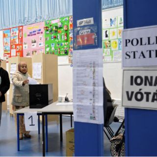 Irlanda juzga la austeridad en elecciones legislativas